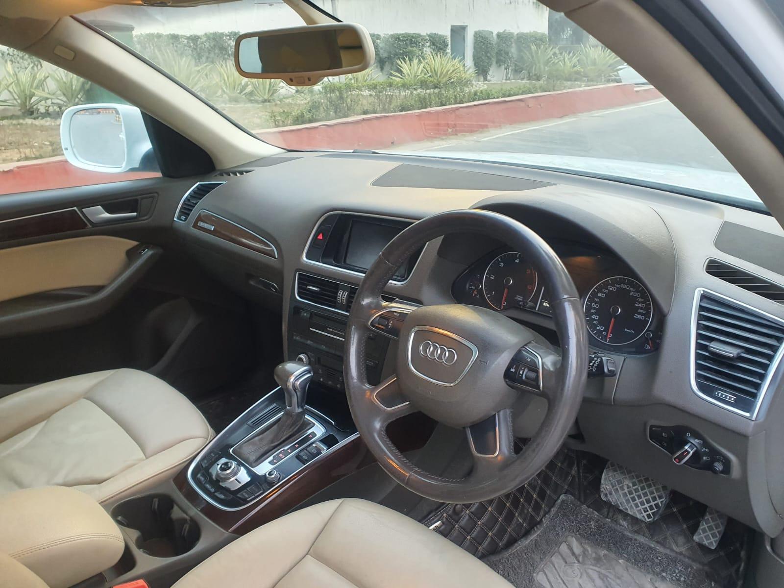 AUDI Q5 30 TDI