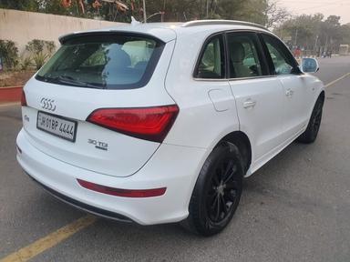 AUDI Q5 30 TDI