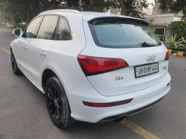 AUDI Q5 30 TDI