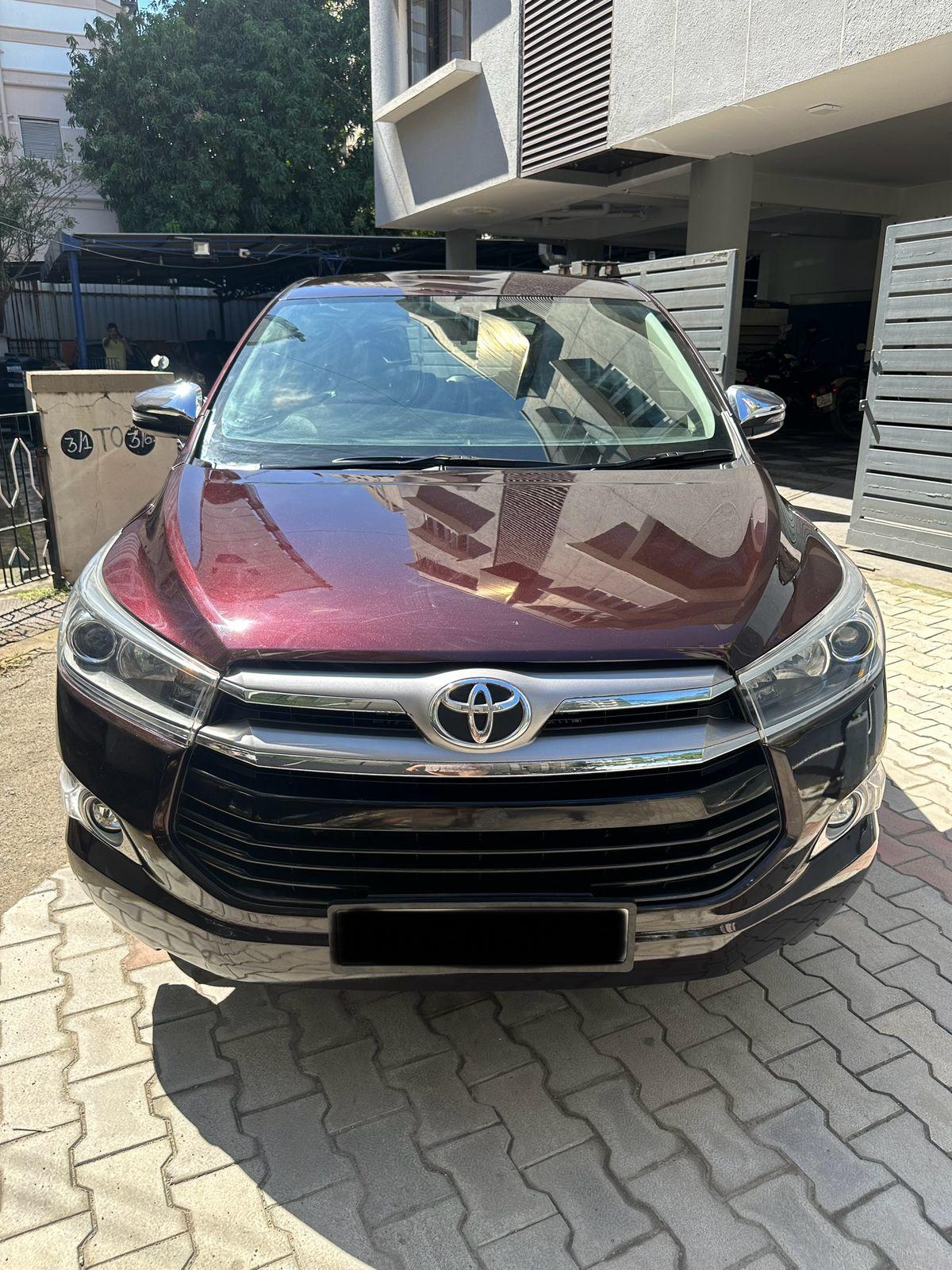 TOYOTA INNOVA CRYSTA Z MT 25000 KMS