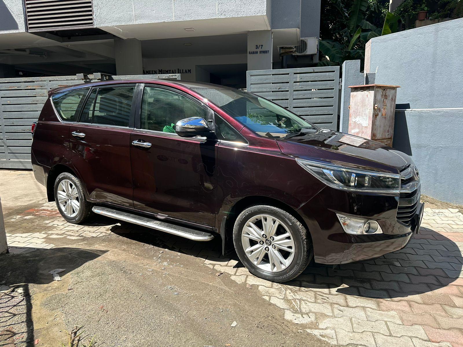 TOYOTA INNOVA CRYSTA Z MT 25000 KMS