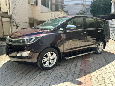 TOYOTA INNOVA CRYSTA Z MT 25000 KMS