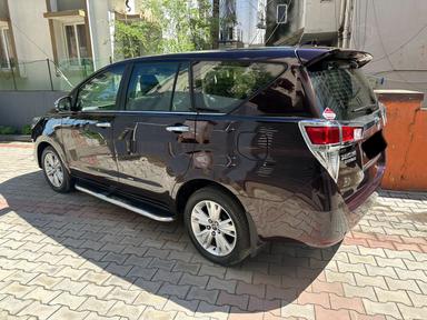 TOYOTA INNOVA CRYSTA Z MT 25000 KMS