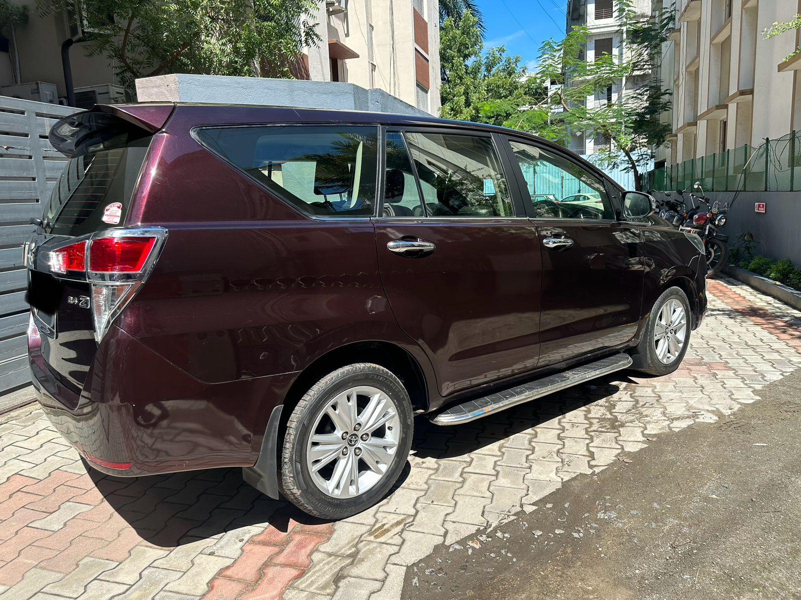 TOYOTA INNOVA CRYSTA Z MT 25000 KMS