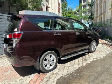 TOYOTA INNOVA CRYSTA Z MT 25000 KMS