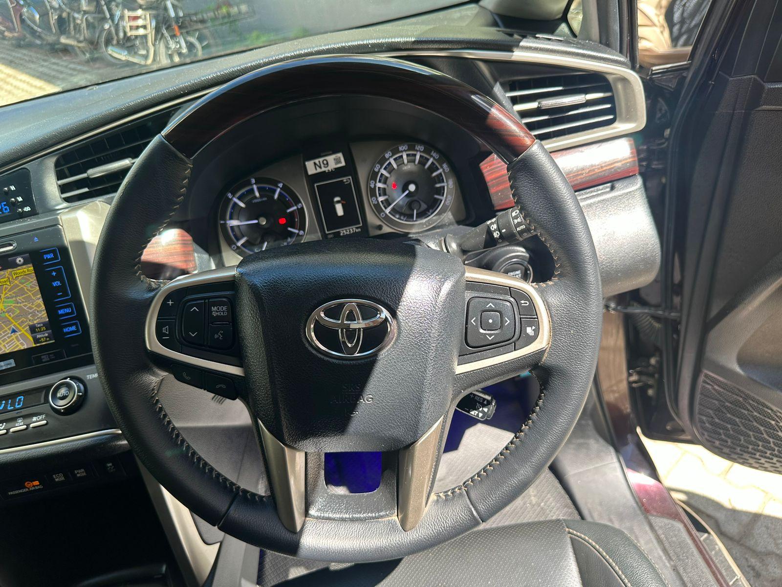 TOYOTA INNOVA CRYSTA Z MT 25000 KMS