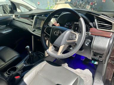 TOYOTA INNOVA CRYSTA Z MT 25000 KMS