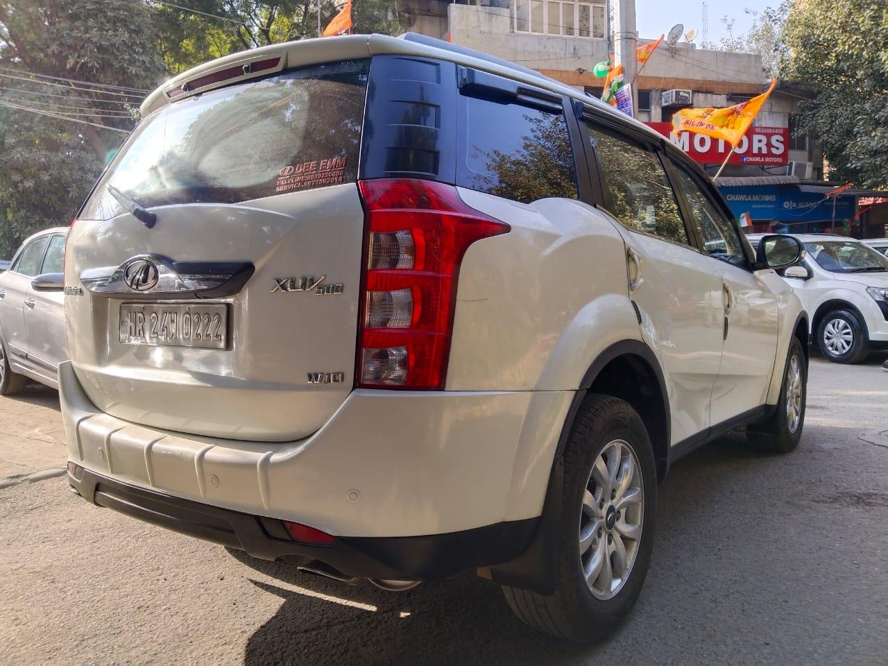 Mahindra XUV w9 with sunroof push model 2018 running 88k HR number