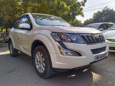 Mahindra XUV W10 with sunroof push model 2016 running 72k HR number