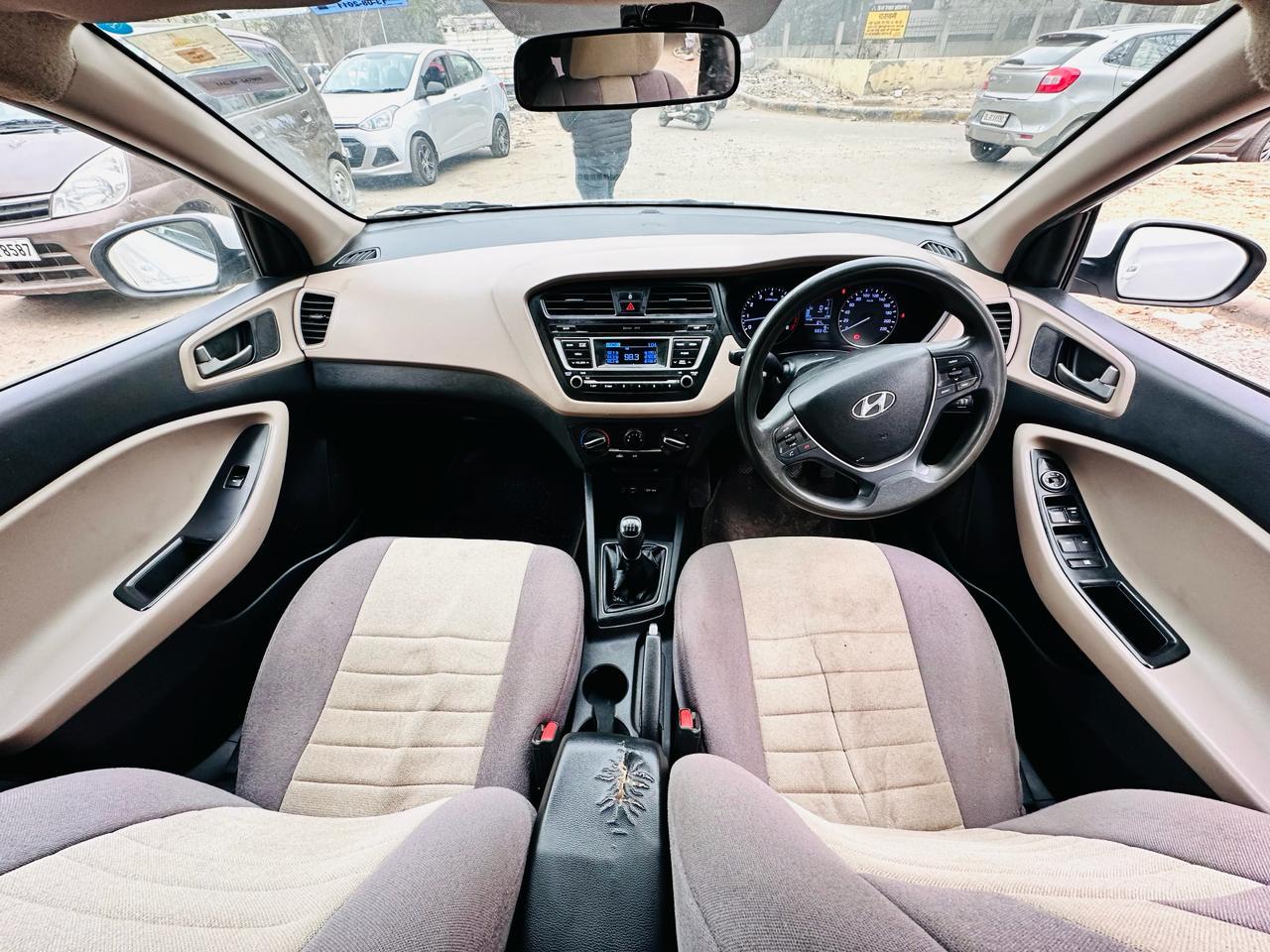 Hyundai i20 manga petrol model 2015 running 65k DL number