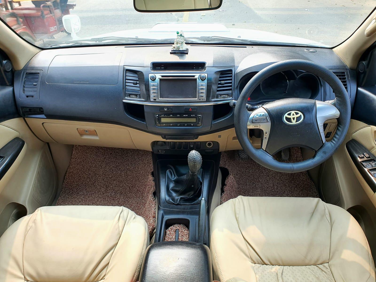 FORTUNER 4X2 MANUAL