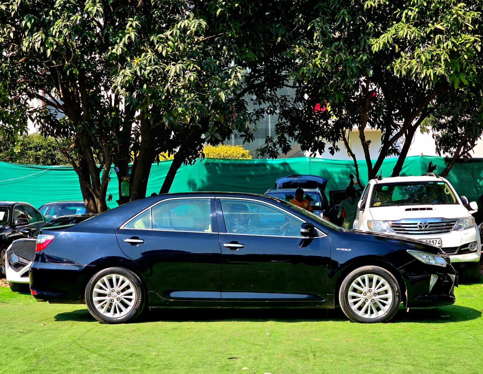 TOYOTA CAMRY HYBRID