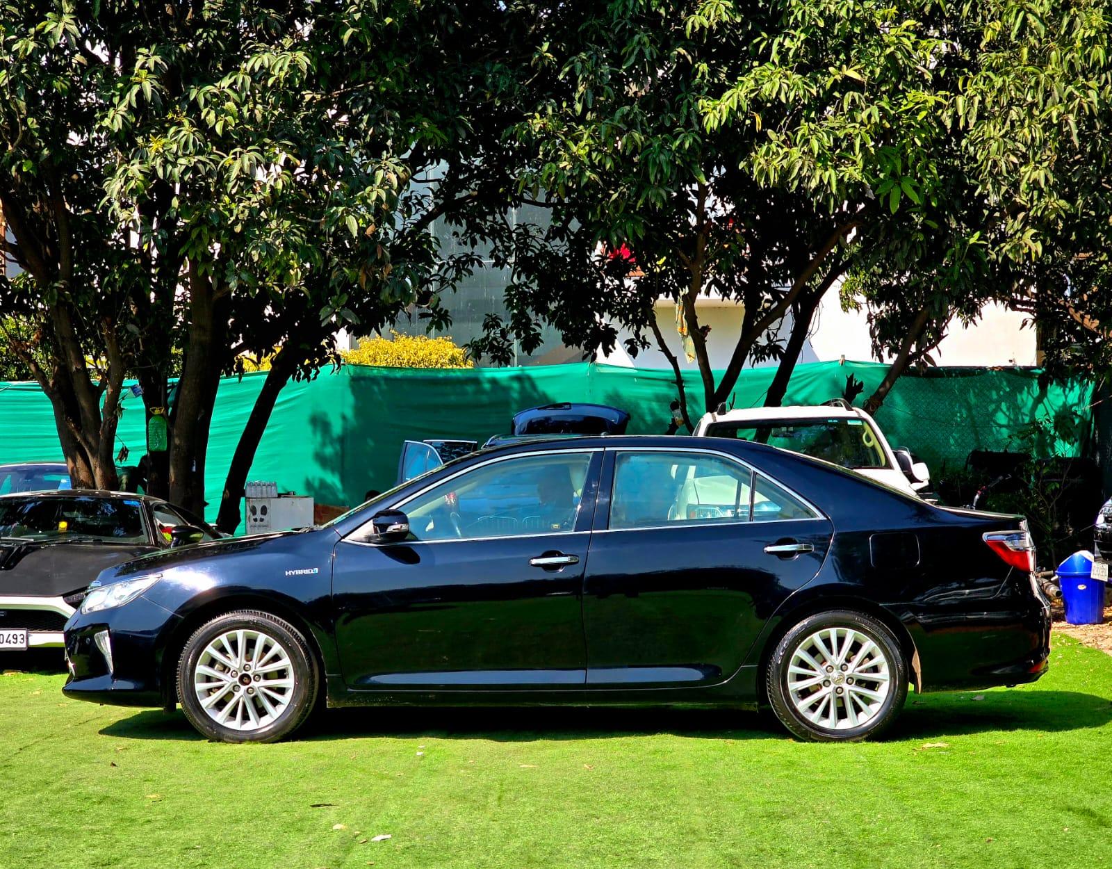 TOYOTA CAMRY HYBRID