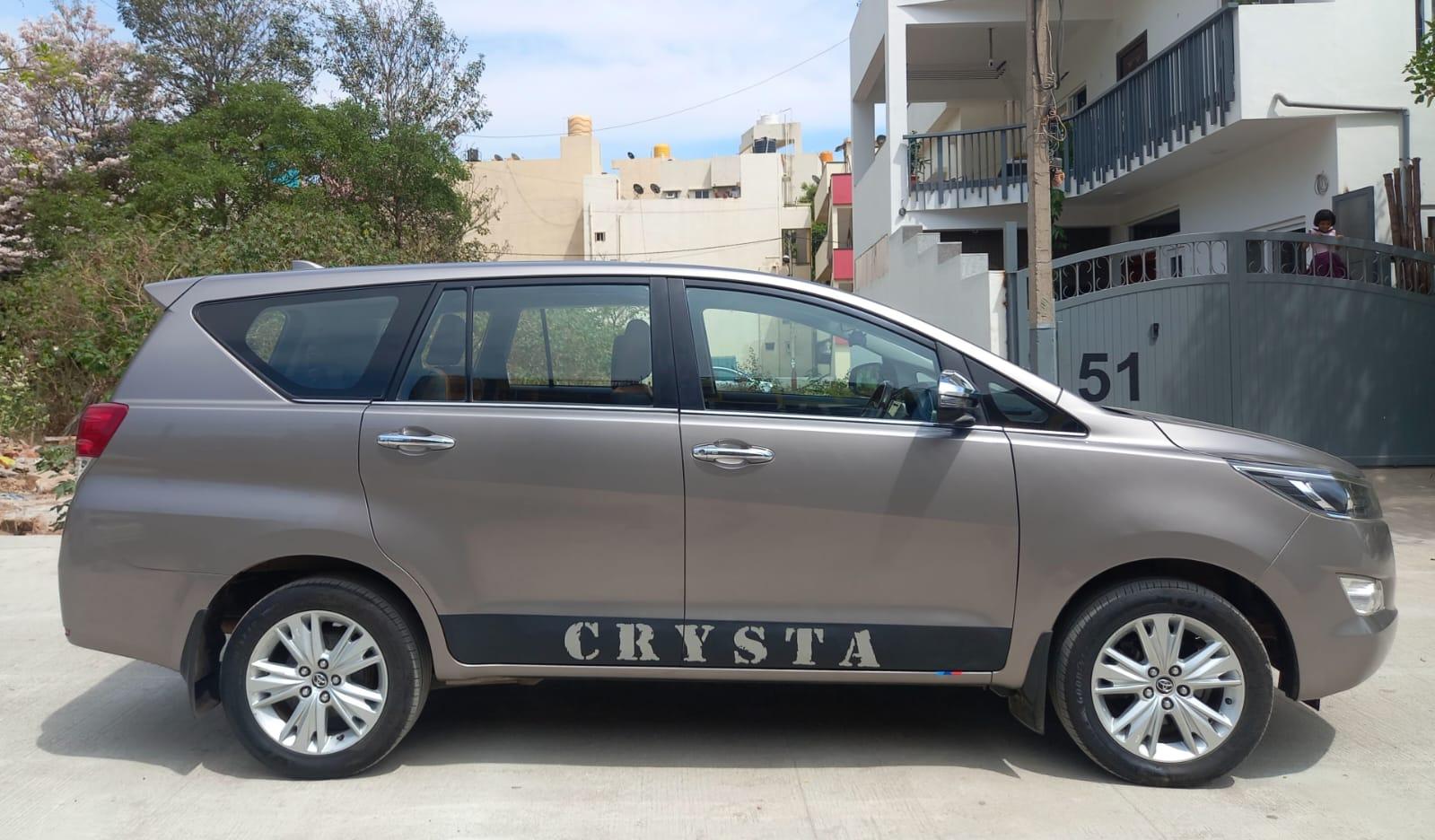 INNOVA CRYSTA Z AT