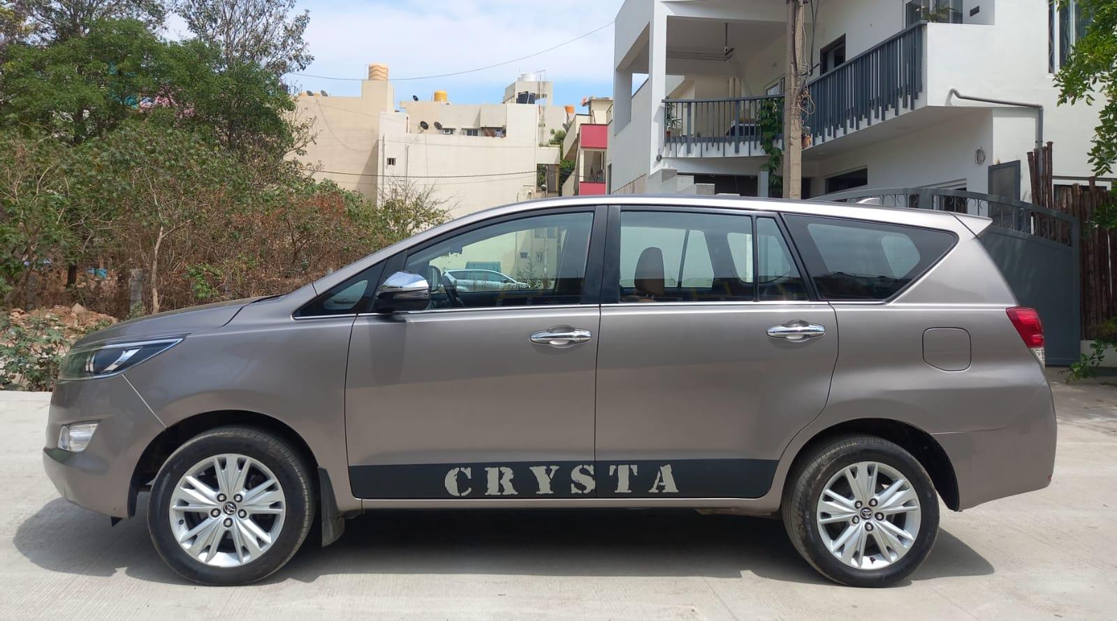 INNOVA CRYSTA Z AT