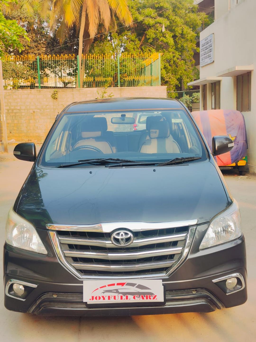 Toyota Innova v