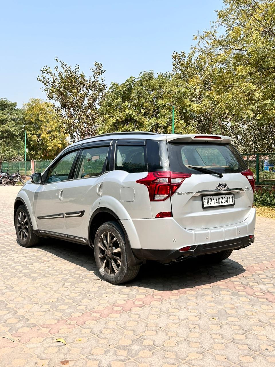 (MAHINDRA XUV500 W11)**2019 model