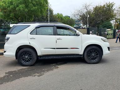 FORTUNER 4X2 MANUAL TRD SPORTIVO 2.5L