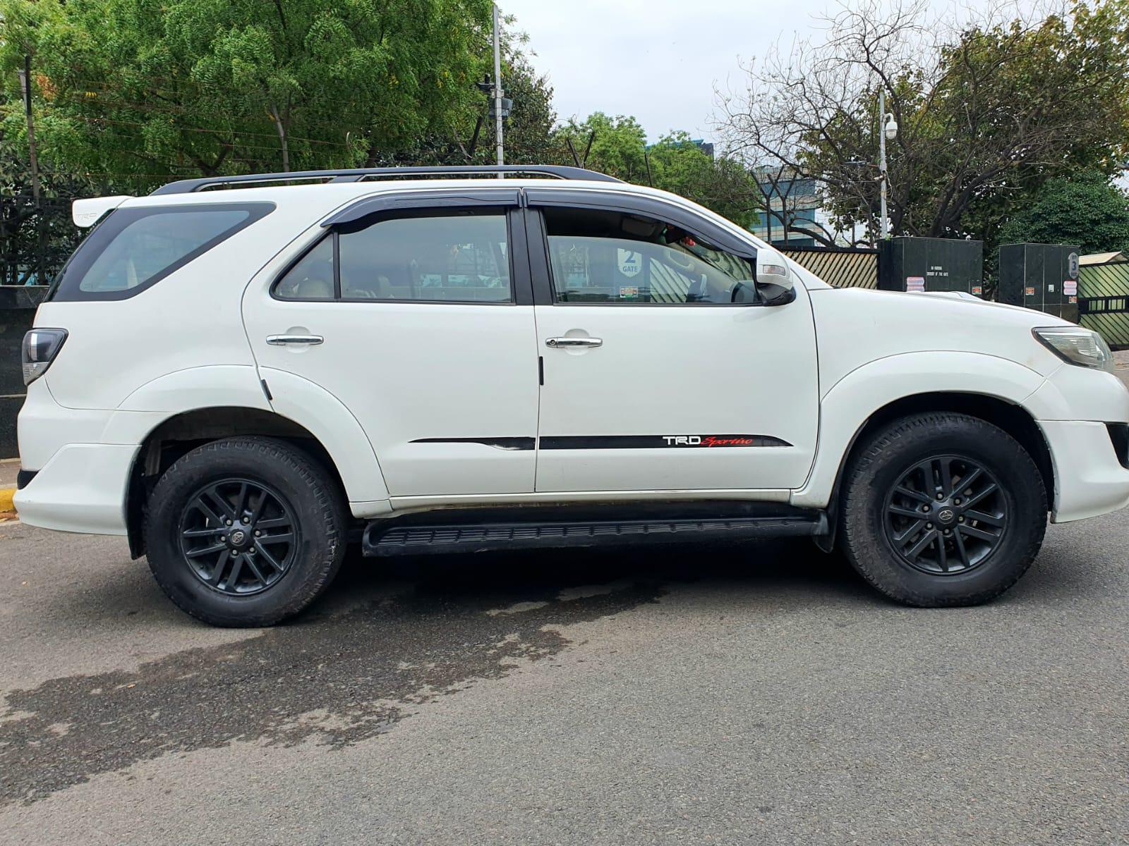 FORTUNER 4X2 MANUAL TRD SPORTIVO 2.5L