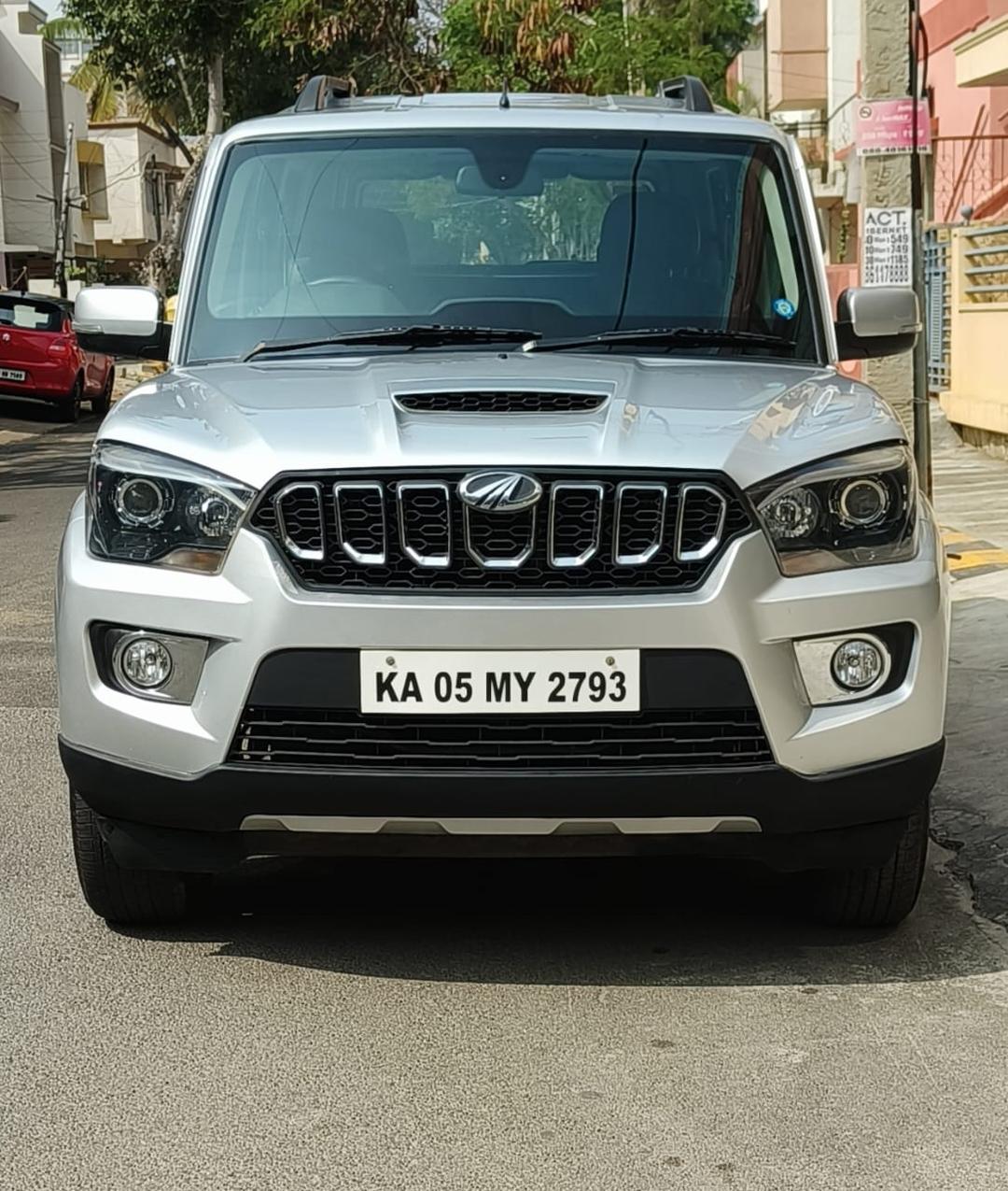 Mahindra Scorpio S11