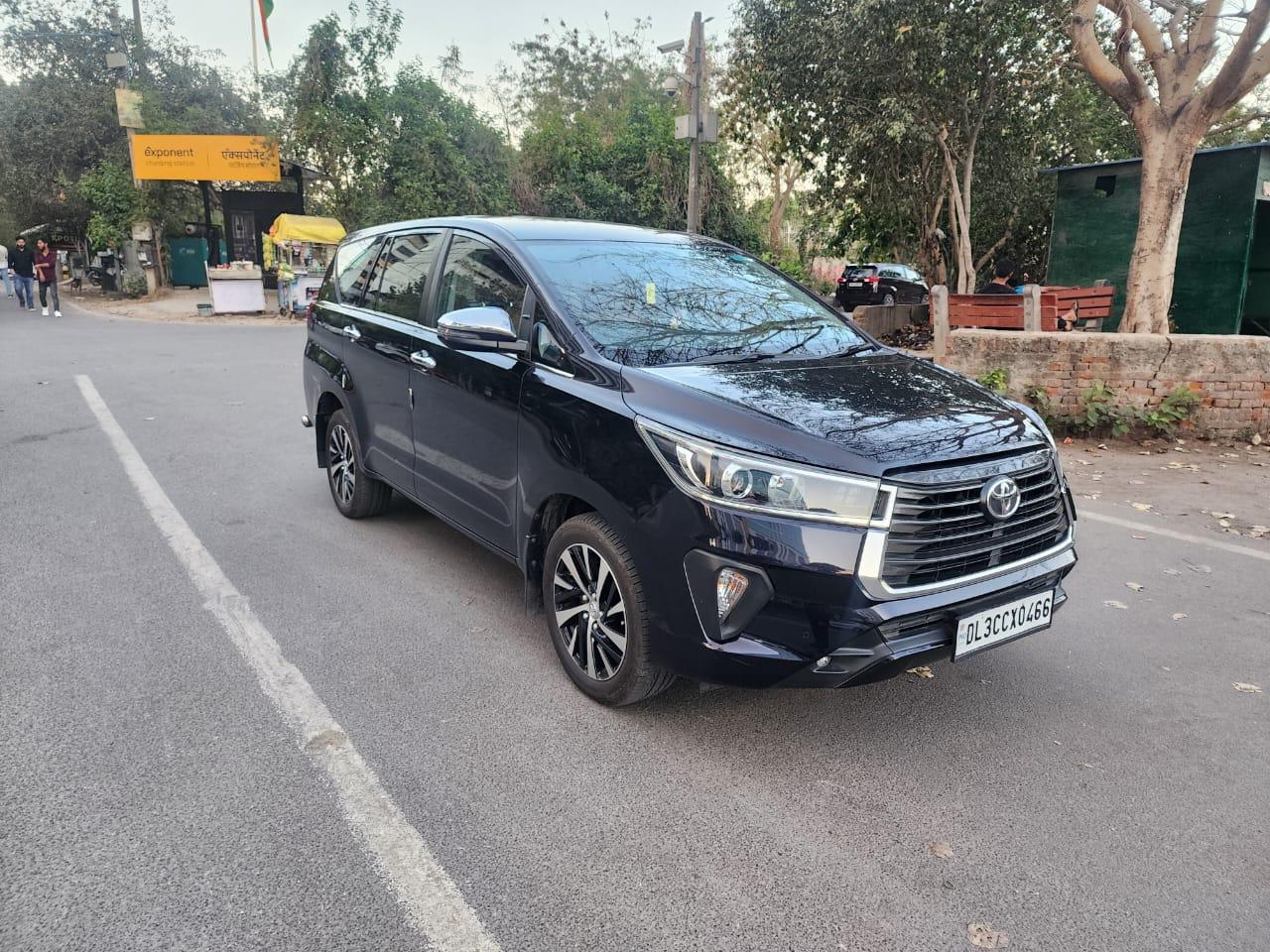 2022 INNOVA CRYSTA ZX TOP AUTO PETROL 1ST OWNER