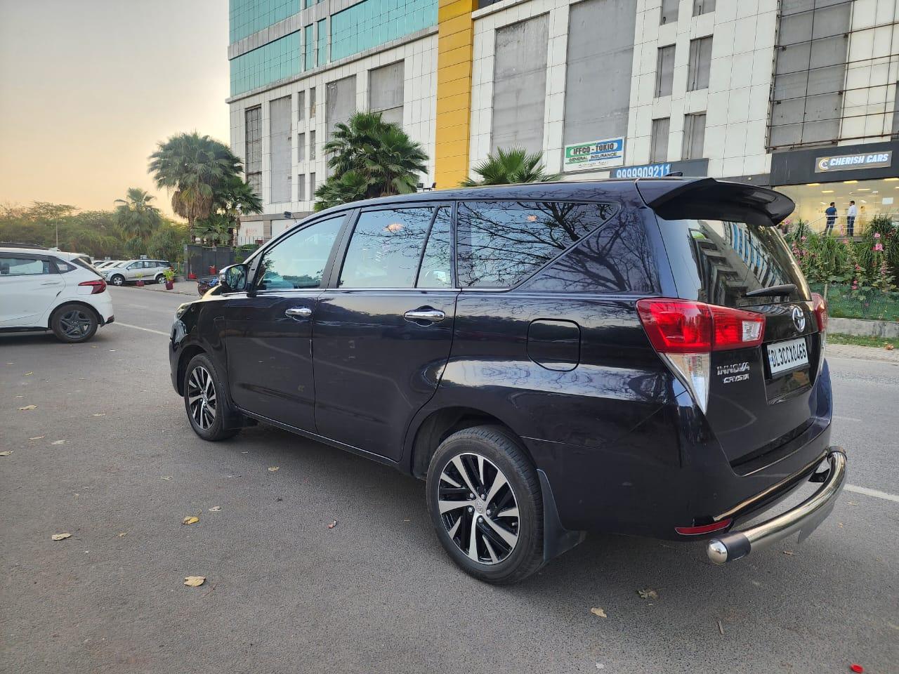 2022 INNOVA CRYSTA ZX TOP AUTO PETROL 1ST OWNER