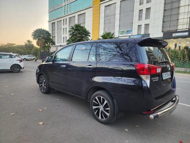 2022 INNOVA CRYSTA ZX TOP AUTO PETROL 1ST OWNER