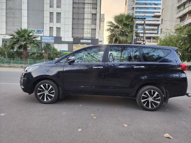 2022 INNOVA CRYSTA ZX TOP AUTO PETROL 1ST OWNER