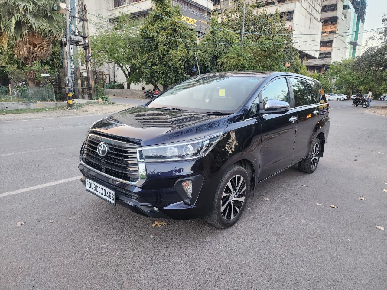 2022 INNOVA CRYSTA ZX TOP AUTO PETROL 1ST OWNER