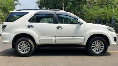 FORTUNER 4X2 MANUAL