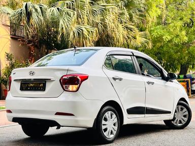 Hyundai Xcent vtvt petrol CNG model 2017 running 72k DL number