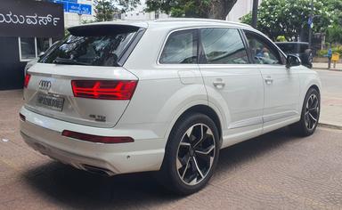 2016 Audi q7 hr