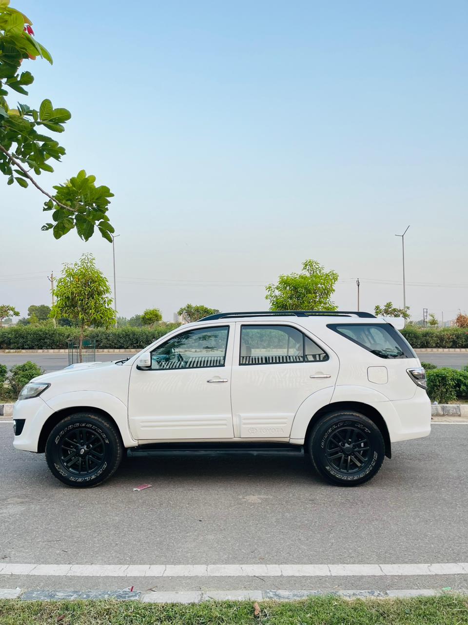 Fortuner 2012 model 4rd owner 1lakh + driven