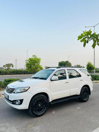 Fortuner 2012 model 4rd owner 1lakh + driven