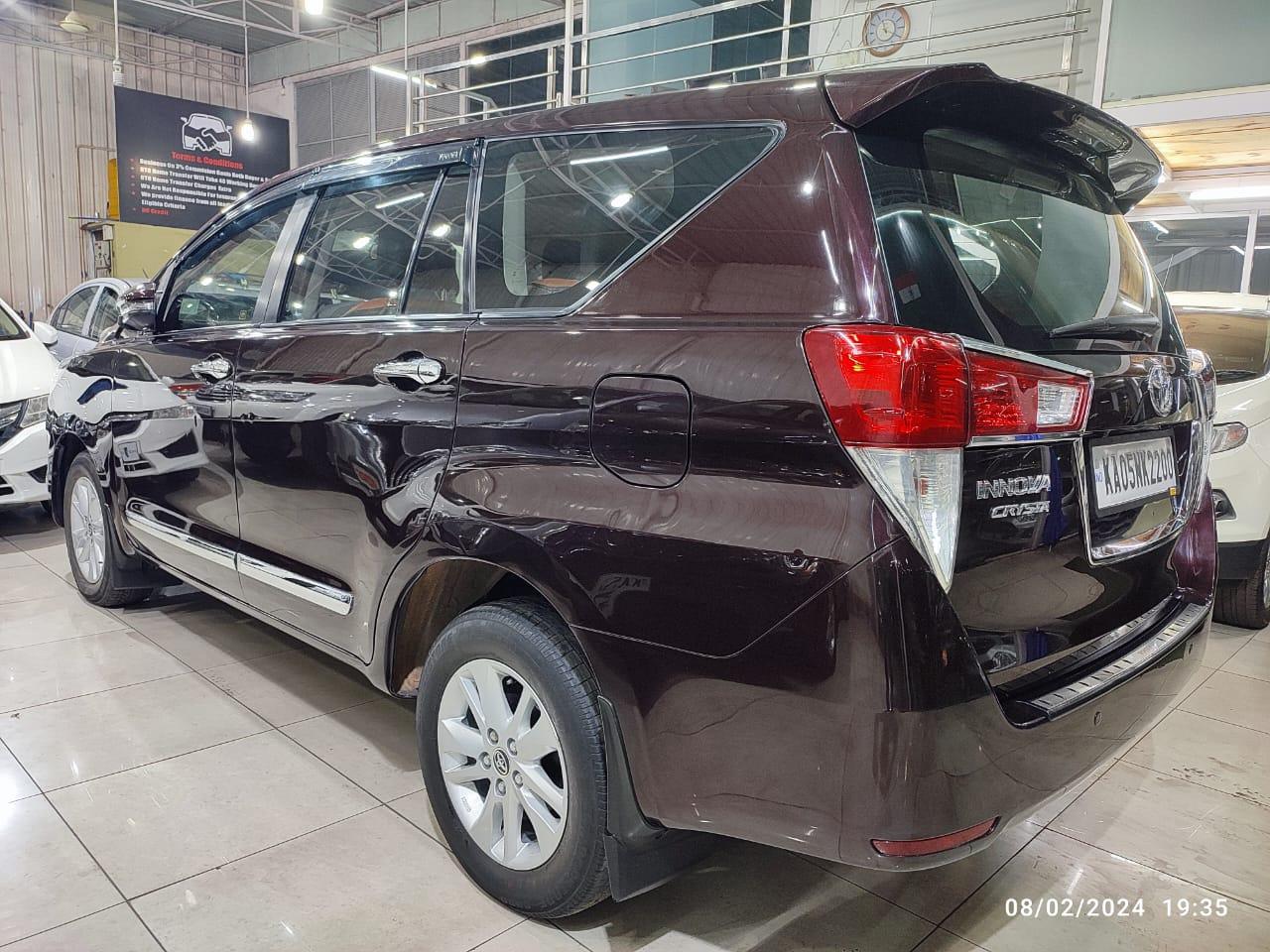 TOYOTA CRYSTA GX AT 2019