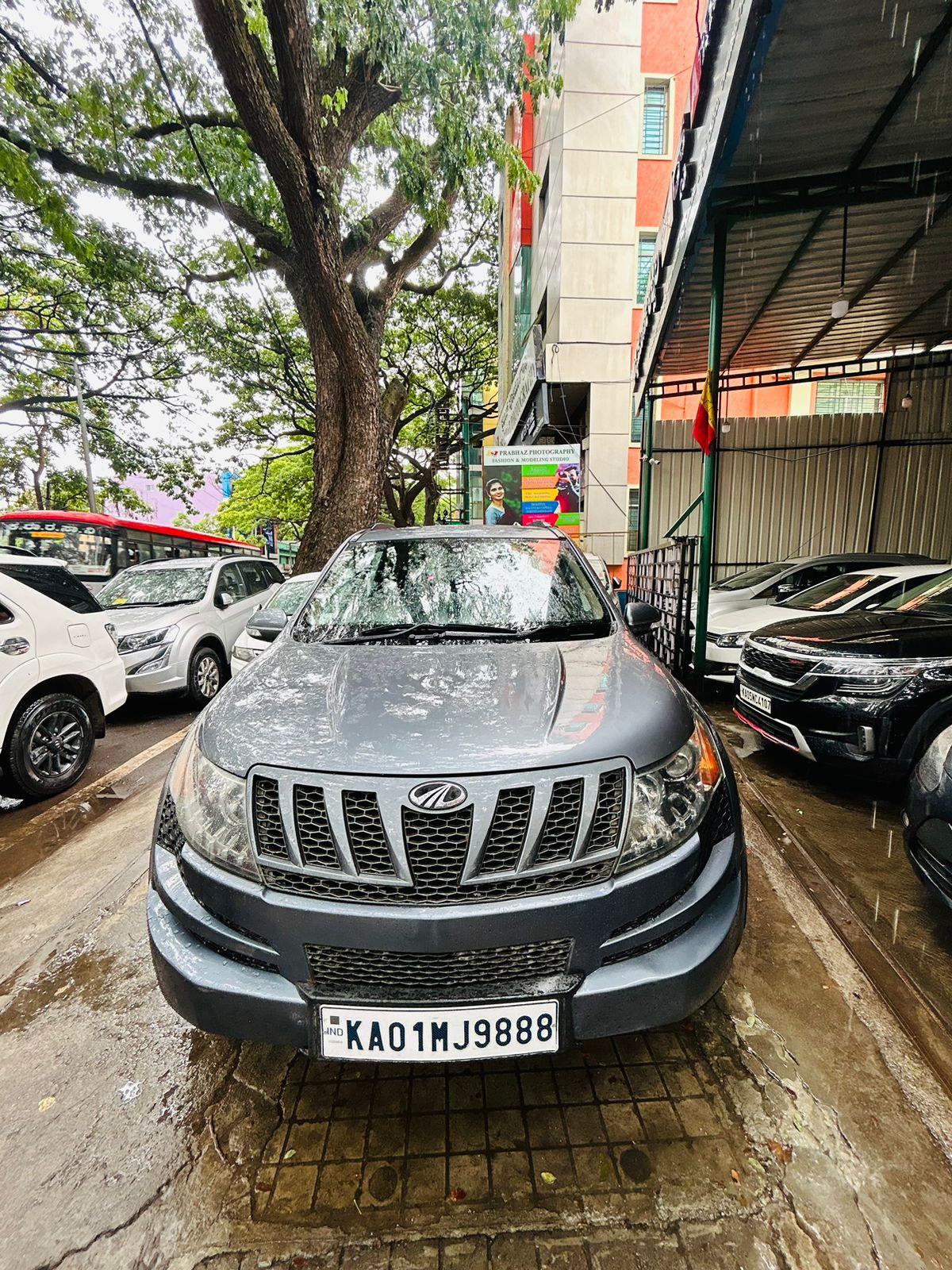 Mahindra XUV500 W6 2013