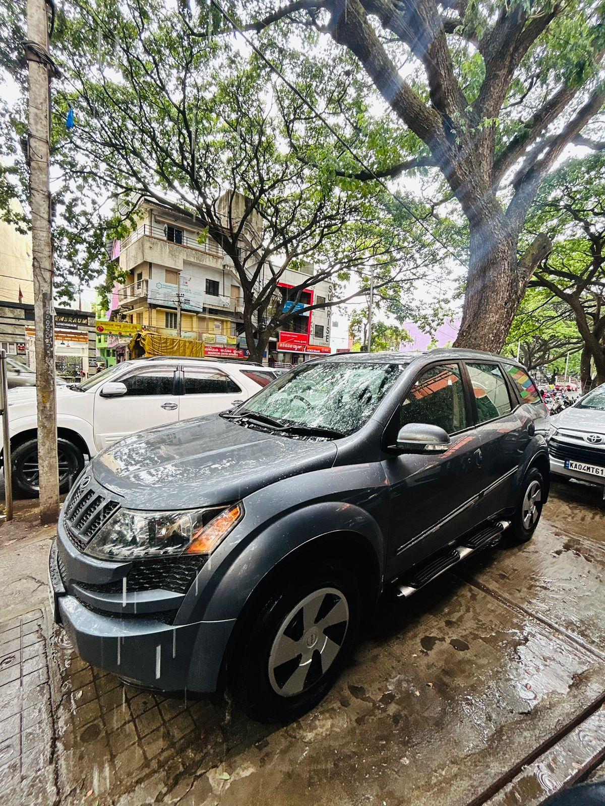 Mahindra XUV500 W6 2013