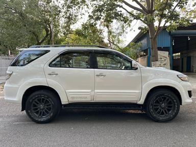 2015 Fortuner 4X2 Manual Diesel UK-17