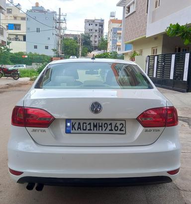 VW JATTA AT