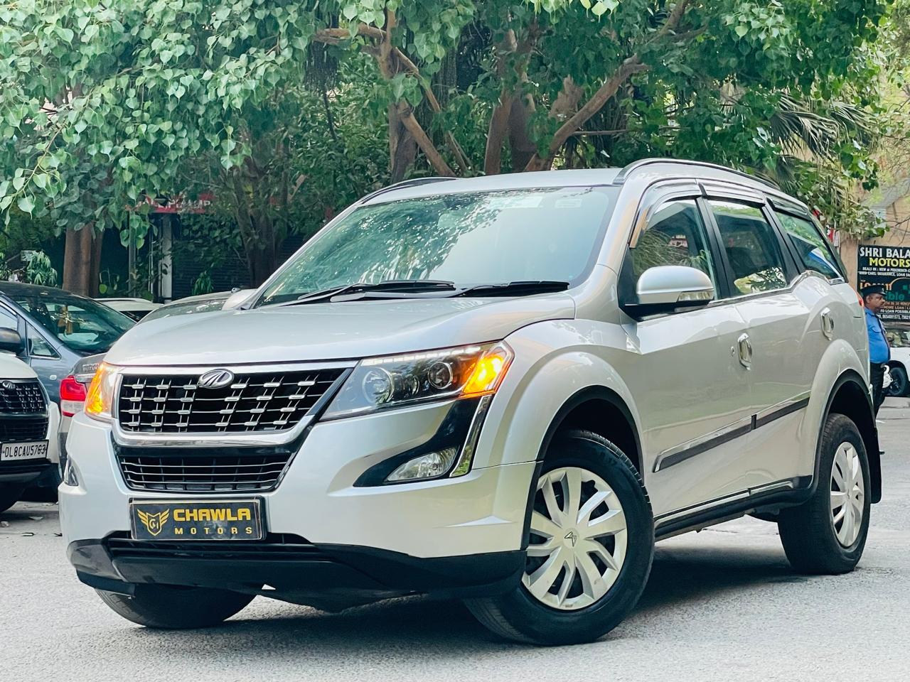 Mahindra XUV w7 model 2018 running 67k HR number