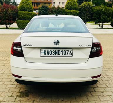 Skoda Octavia AT 2018 Petrol 1.8Ltr L&K Sunroof