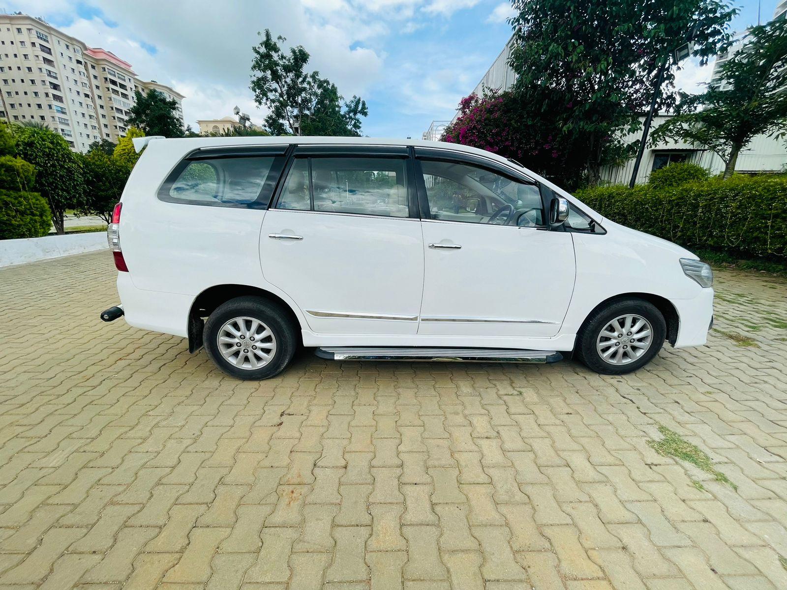 Toyota Innova 2014 Diesel 2.5Ltr V Top End