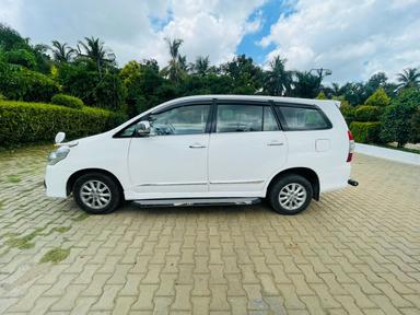 Toyota Innova 2014 Diesel 2.5Ltr V Top End