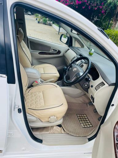 Toyota Innova 2014 Diesel 2.5Ltr V Top End