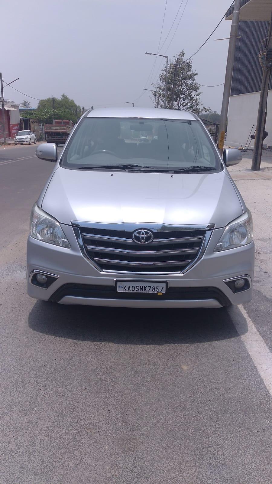 Toyota Innova V