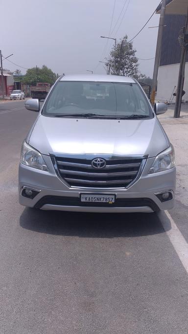 Toyota Innova V