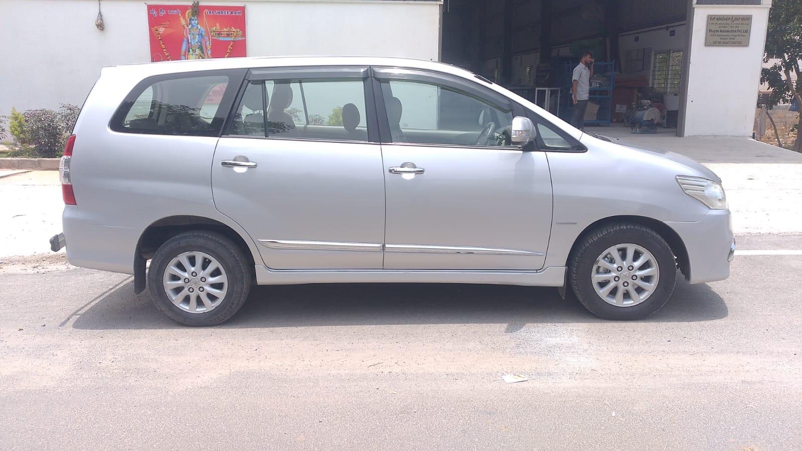 Toyota Innova V