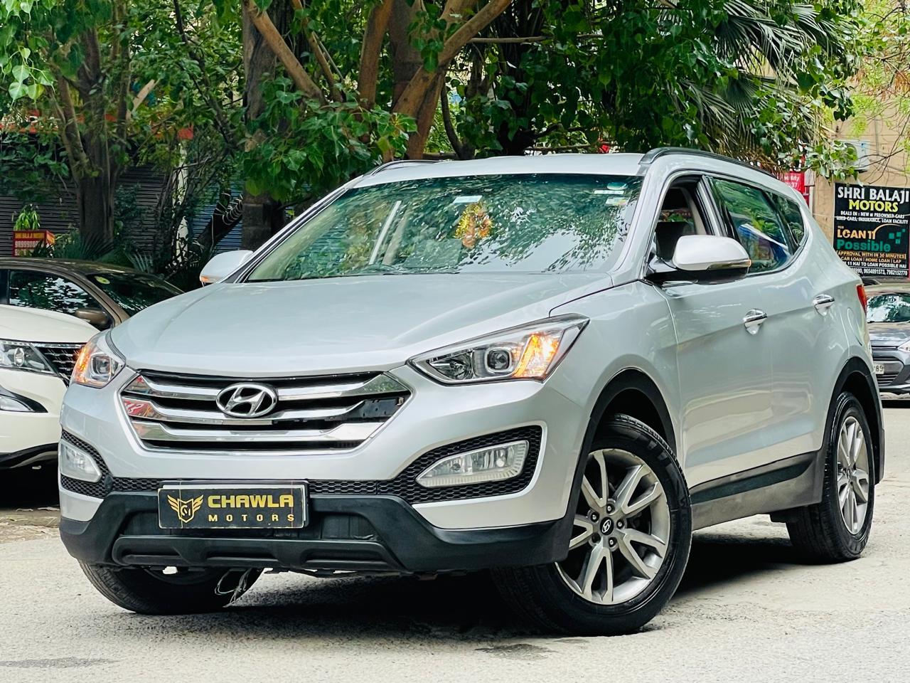 Hyundai Santa Fe diesel model 2015 running 80k HR number