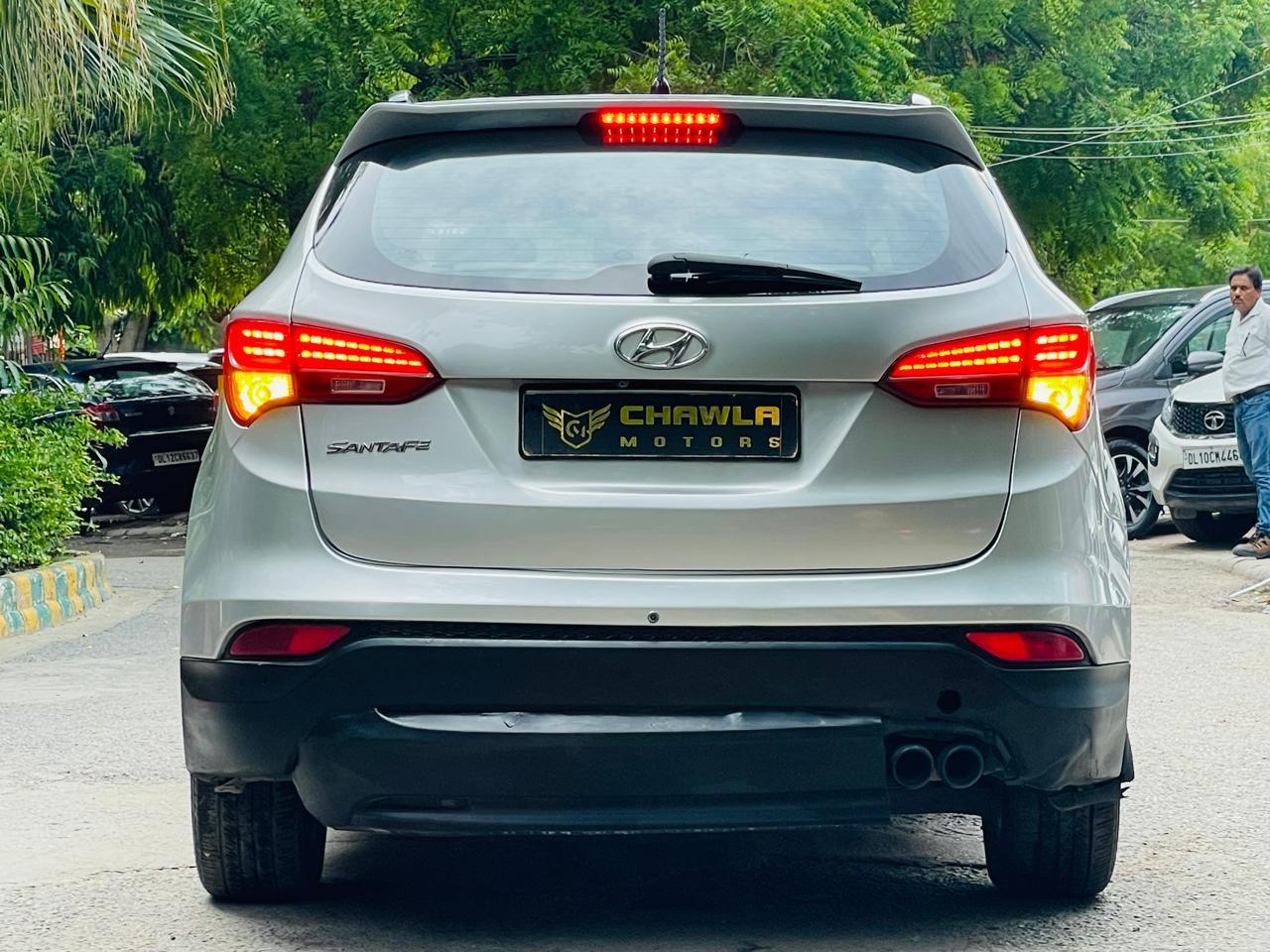 Hyundai Santa Fe diesel model 2015 running 80k HR number