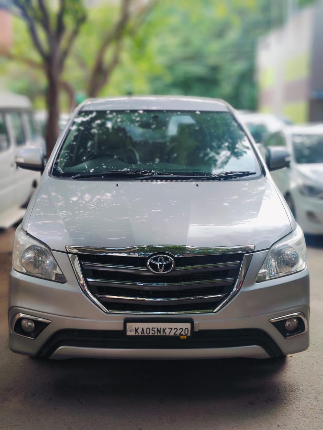 Toyota Innova V